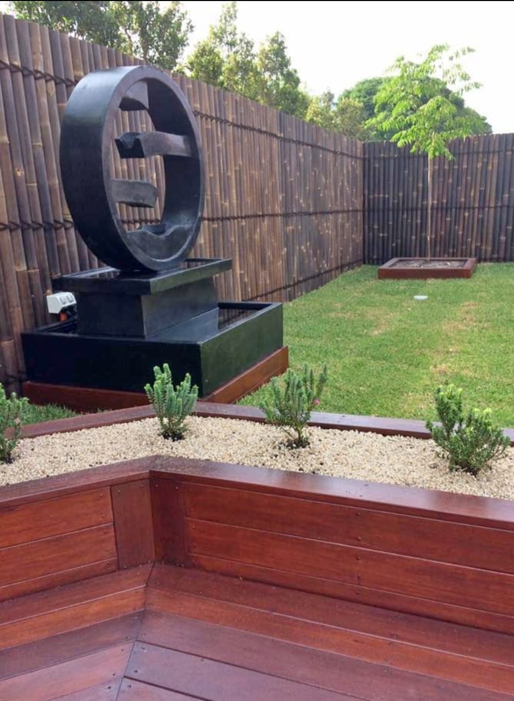 Smooth Black Round Fountain