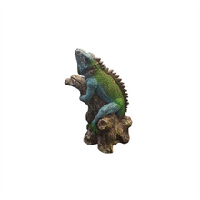 4/A Resin Miniature Iguana with Paper Bag PMN002