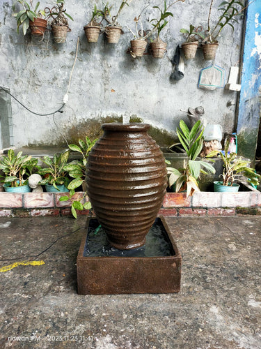 Curvy Pot Rust Fountain