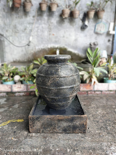Medium Pot Fountain Bronze Black
