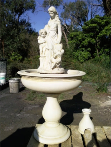 Courtyard Fountain with
Mother & Child Centrepiece