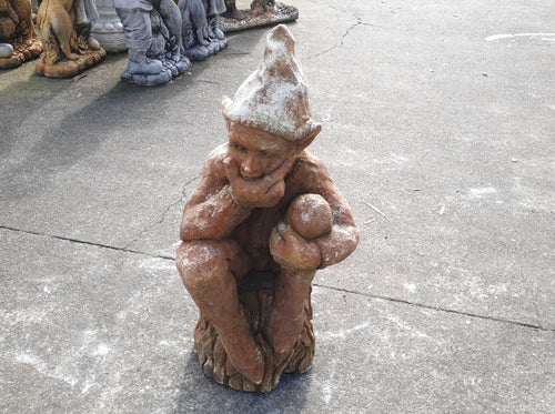 Gnome On Tree Trunk 59cm
