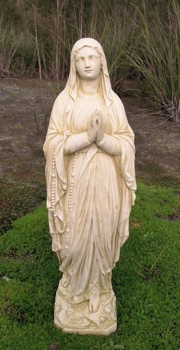 Large Praying Mary Concrete