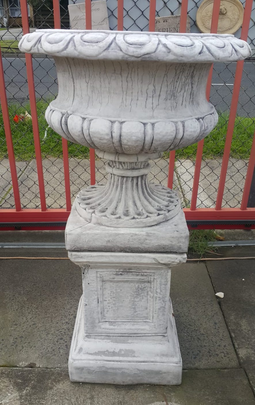 Brimingham Urn / Plain Pedestal