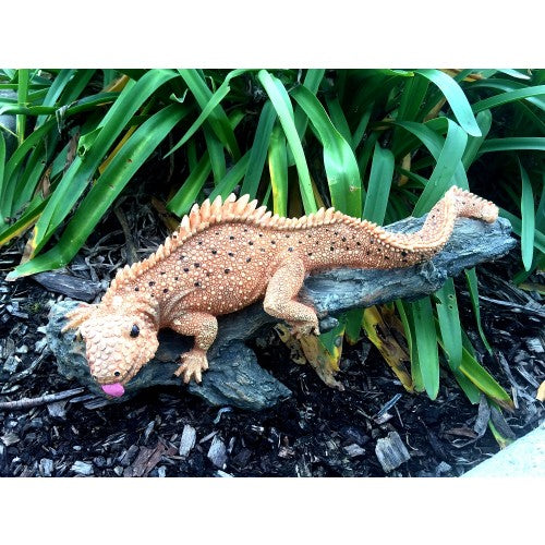 50cm Climbing Lizard On Log Fiberglass