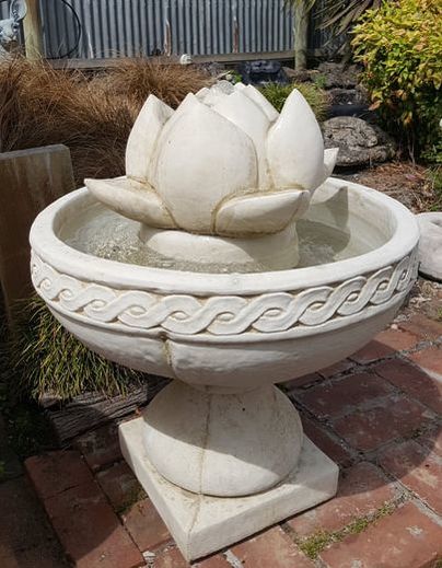 Large Lattuce Urn