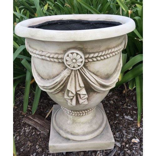 48cm White Urn Fiberglass