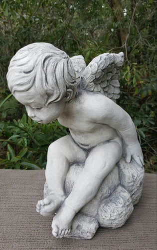 Peering Cherub