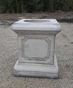 Short Jefferson Pedestal